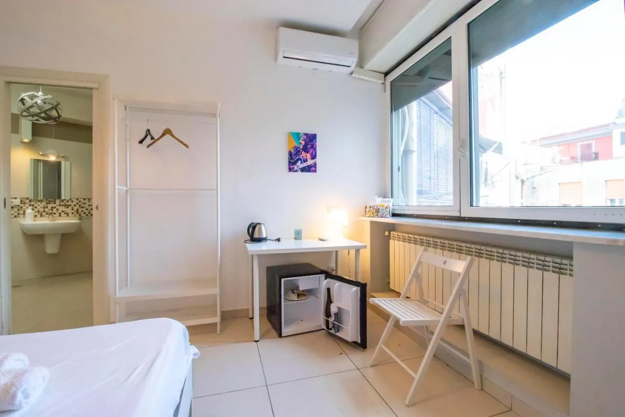 A I R Rettifilo Apartments Napoli 0*,