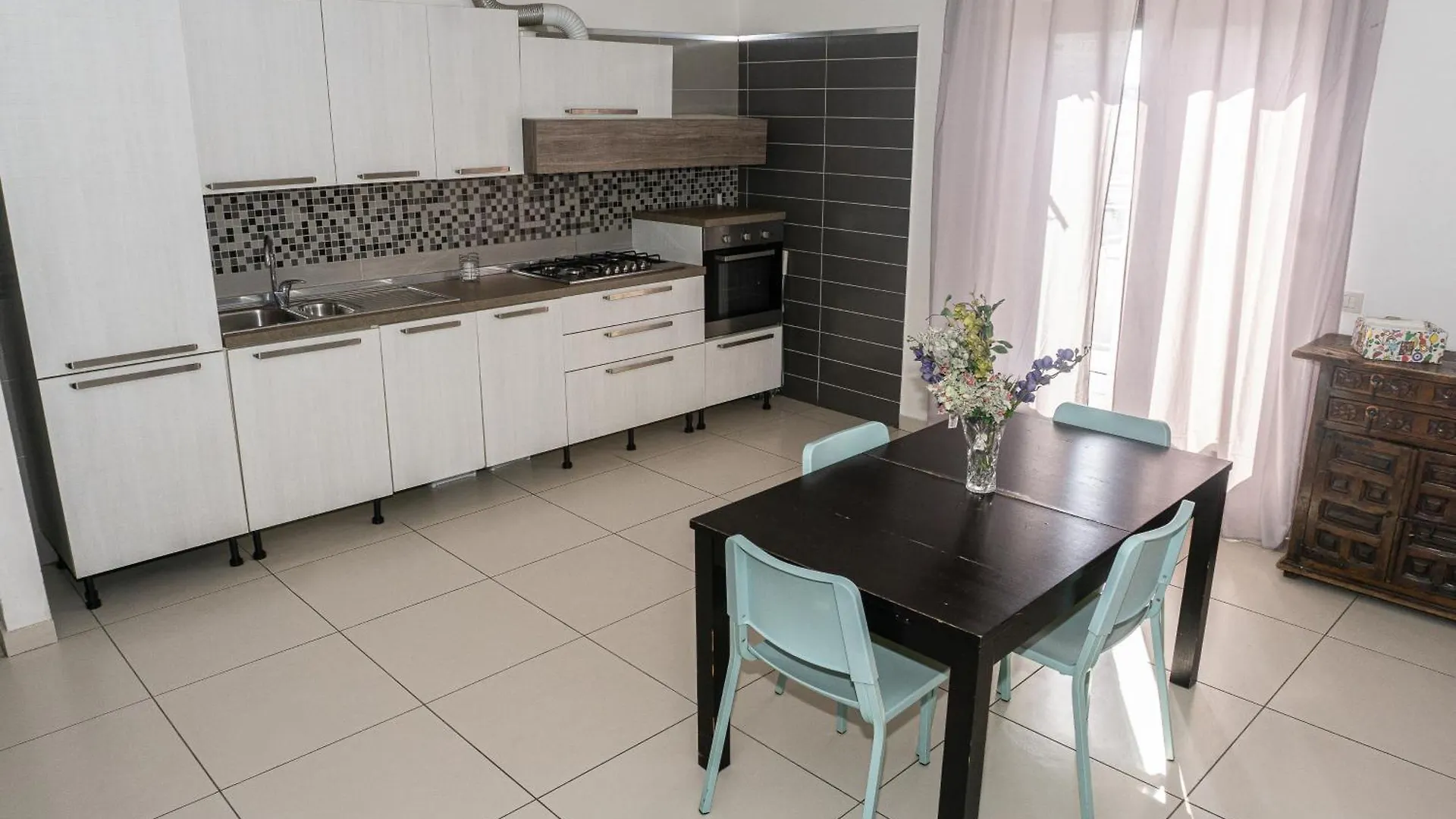 A I R Rettifilo Apartments Napoli 0*,  Italia