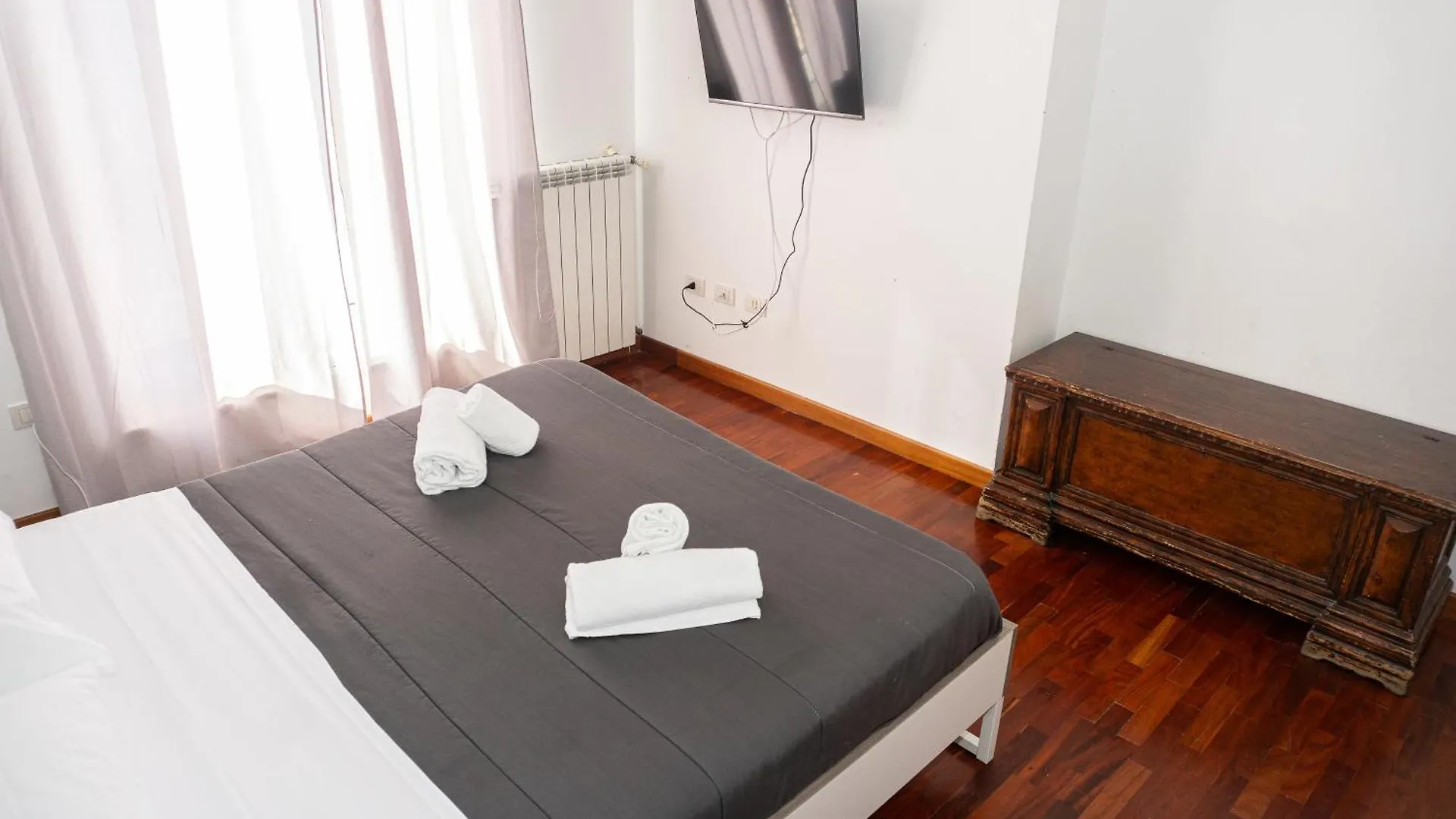 A I R Rettifilo Apartments Napoli 0*,  Italia